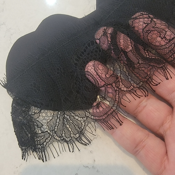 🎁 La Perla heart Shaped bedroom lace mask 🎁 - Picture 4 of 7